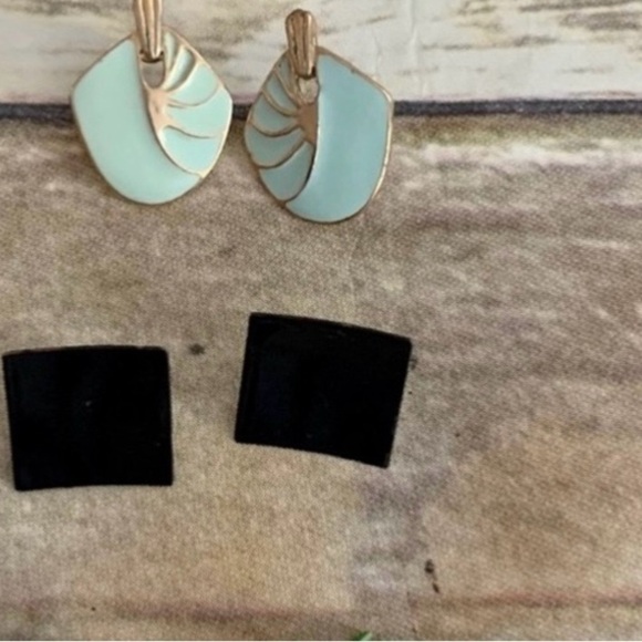 🌸2 EARRING BUNDLE - Picture 1 of 2